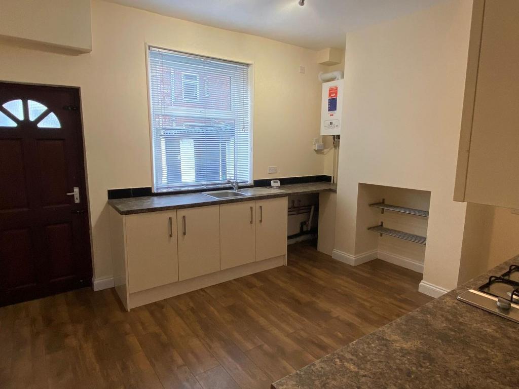 Kitchen 1.jpg