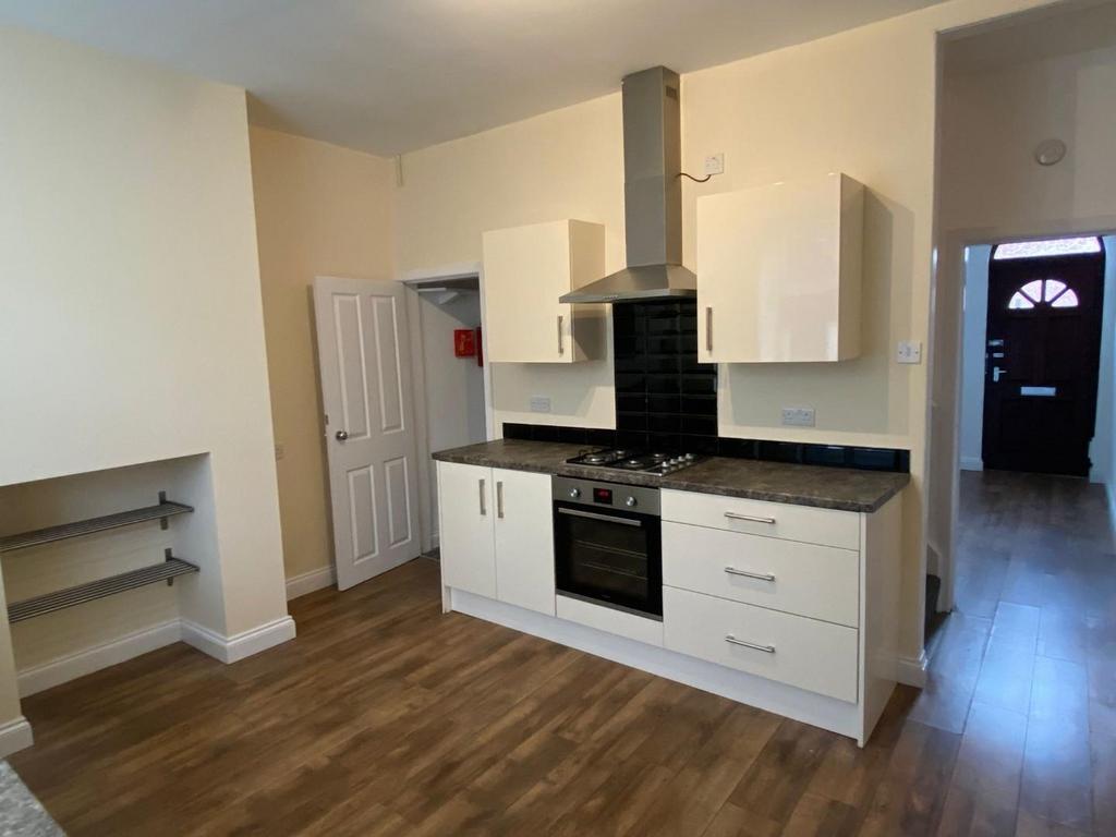 Kitchen 2.jpg