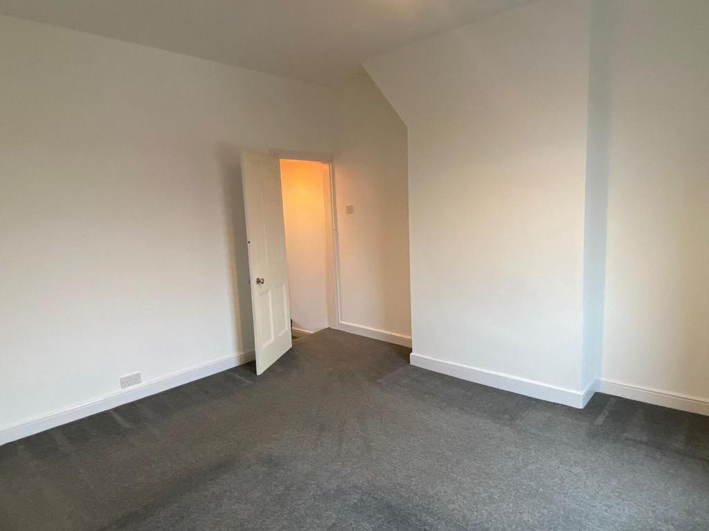 Bedroom 1 2.jpg