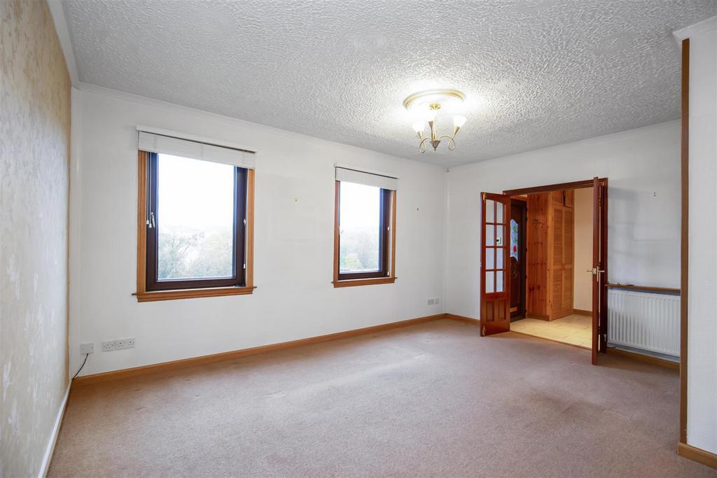 8 Boswell Drive, Oakley, KY12 9SB 3 bed semidetached house £120,000