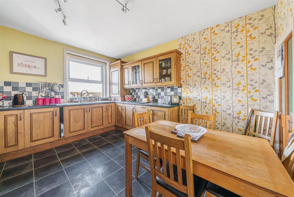 Hills View, Barnstaple 7 bed terraced house for sale £365,000