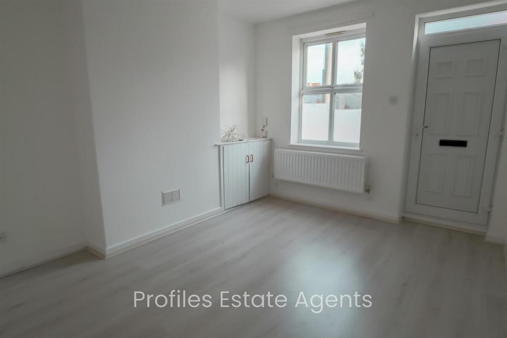 Factory Road, Hinckley 2 bed terraced house £750 pcm (£173 pw)