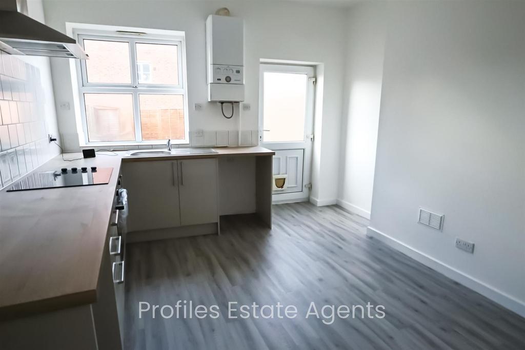 Factory Road, Hinckley 2 bed terraced house £750 pcm (£173 pw)