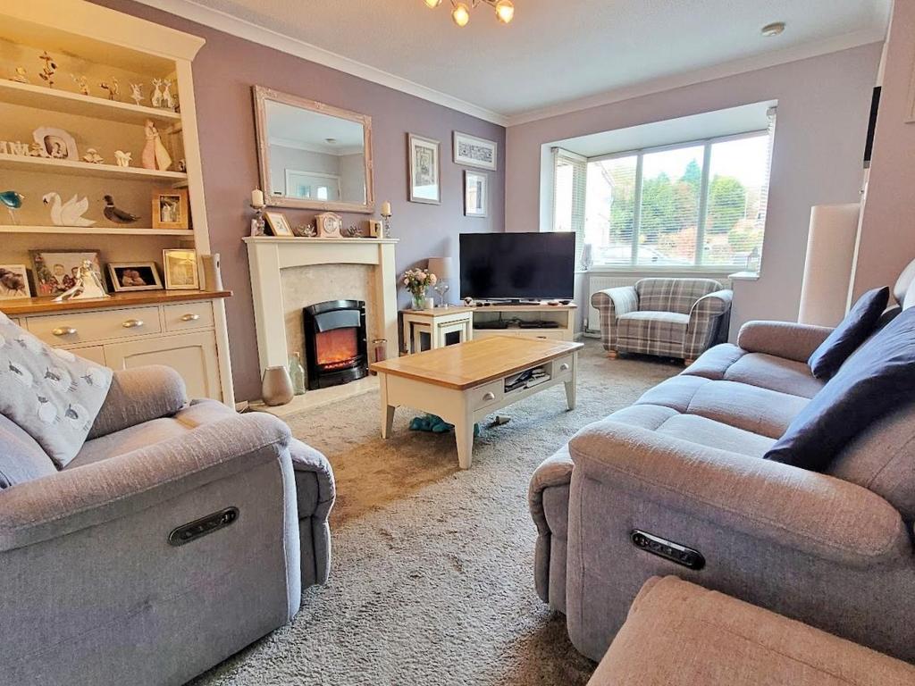 Kiln Way, Polesworth, Tamworth 3 bed detached house for sale £295,000