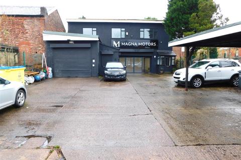 Property to rent, Eastwood Road, Manchester