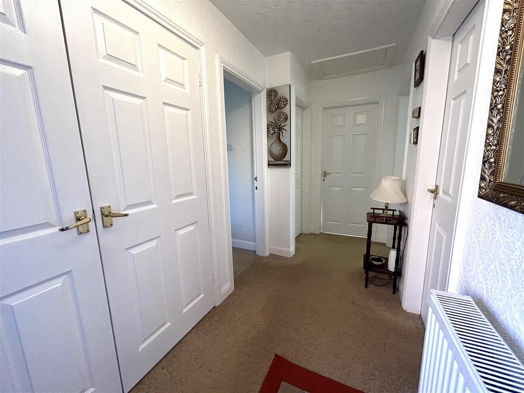 Woburn Drive, Halesowen 2 bed detached bungalow £260,000