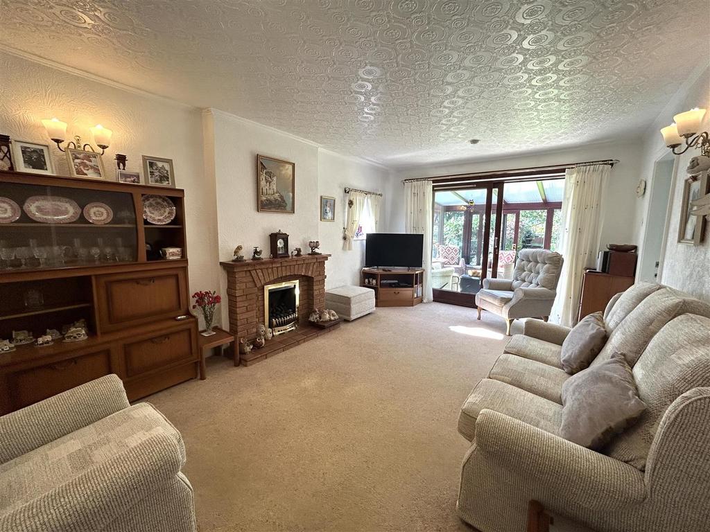 Woburn Drive, Halesowen 2 bed detached bungalow £260,000