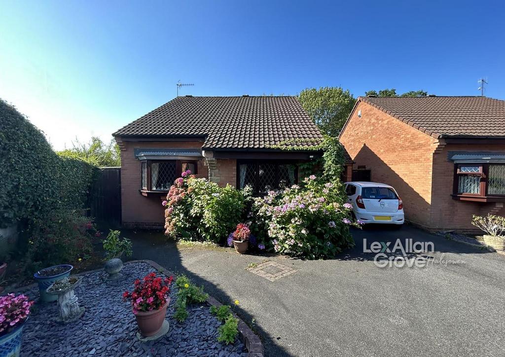 Woburn Drive, Halesowen 2 bed detached bungalow £260,000
