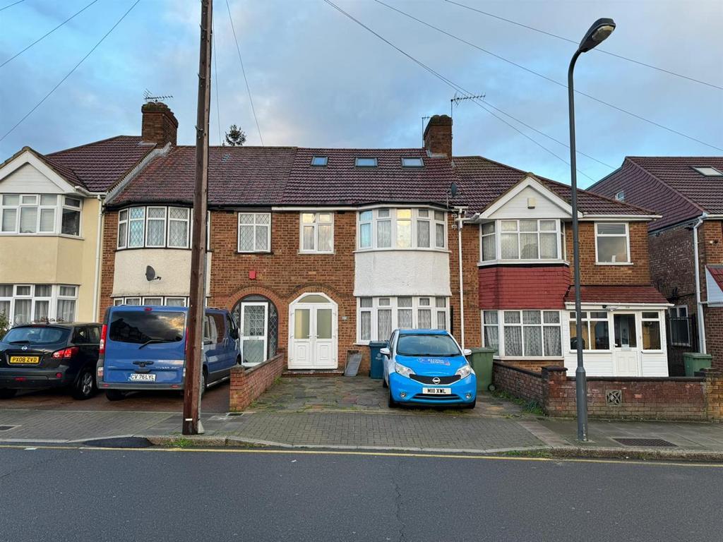 The Chase, Edgware 5 bed terraced house for sale £575,000