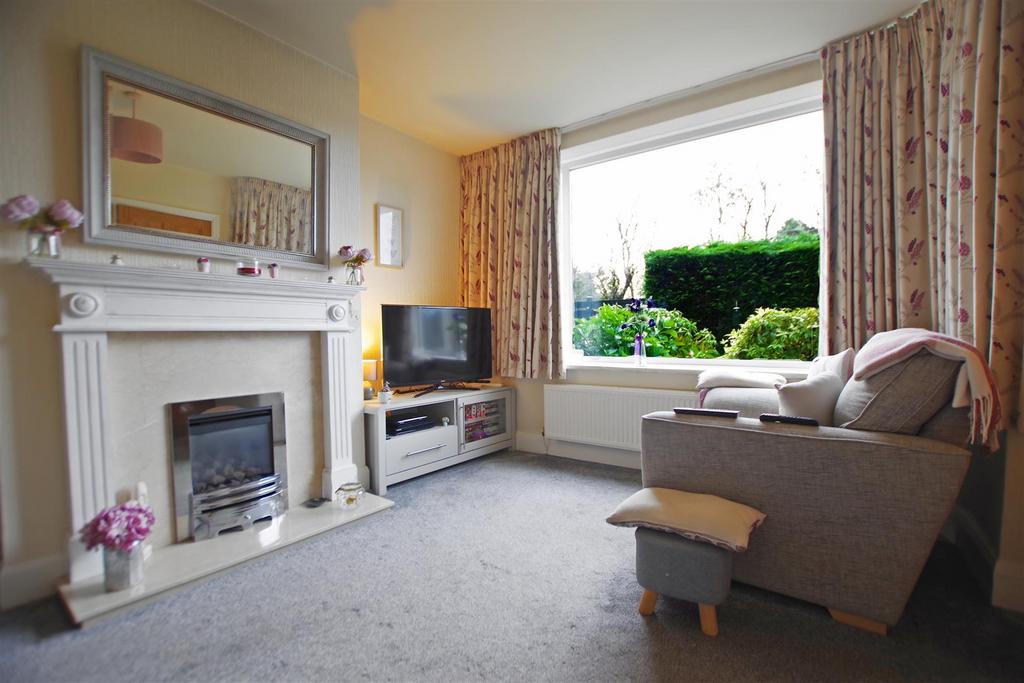 Paddock Lane, Halifax 3 bed semidetached house for sale £175,000