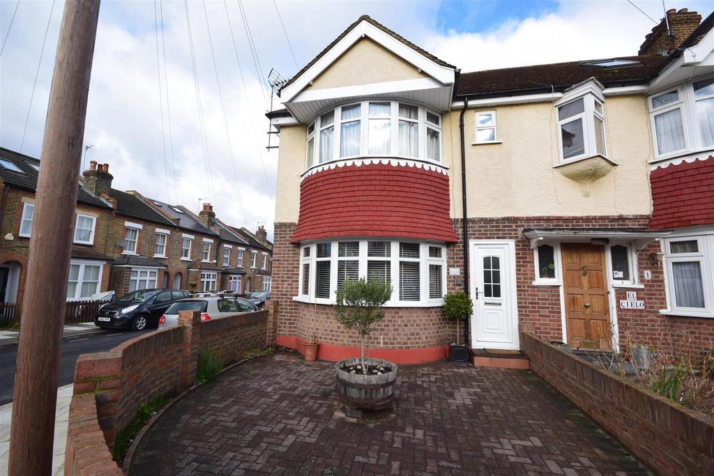 Seaton Close, Whitton, Twickenham 2 bed flat £1,400 pcm (£323 pw)
