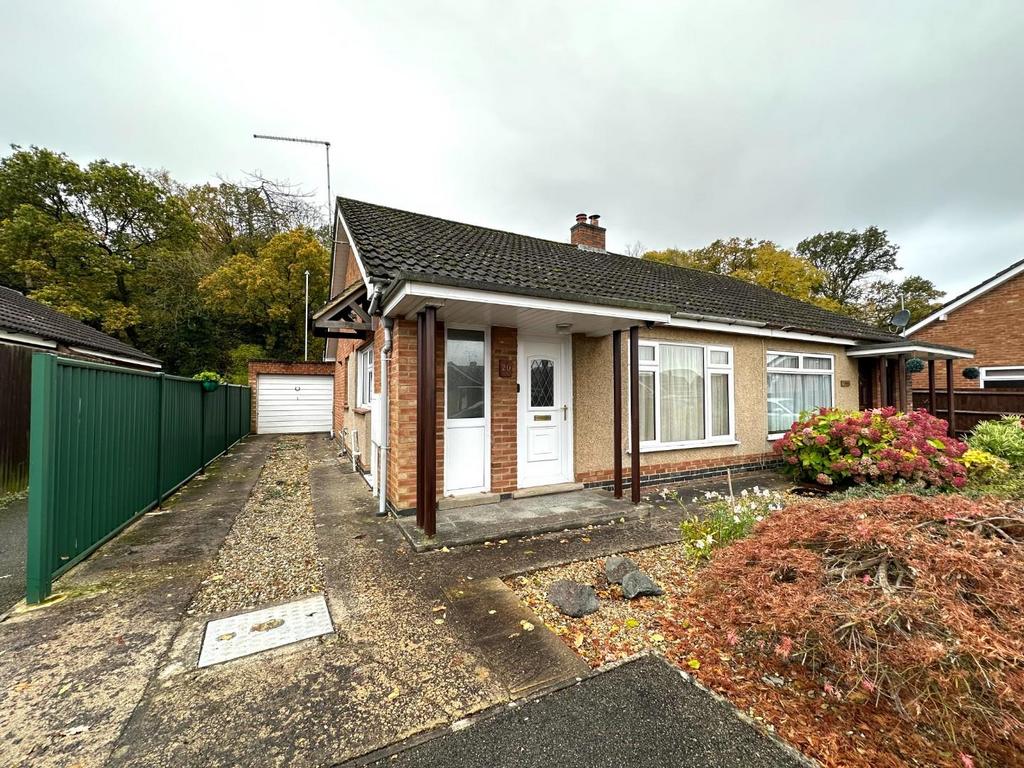 Oakham Close, Moulton, Northampton NN3 2 bed semidetached bungalow for