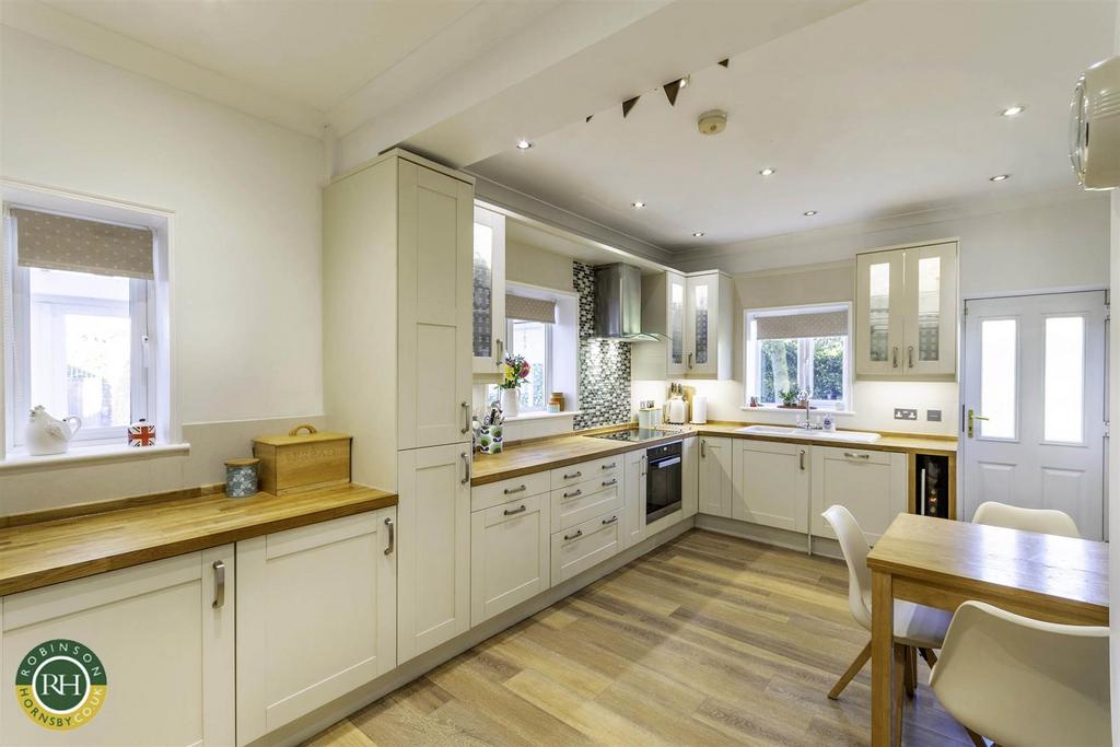 Extended kitchen/breakfast room