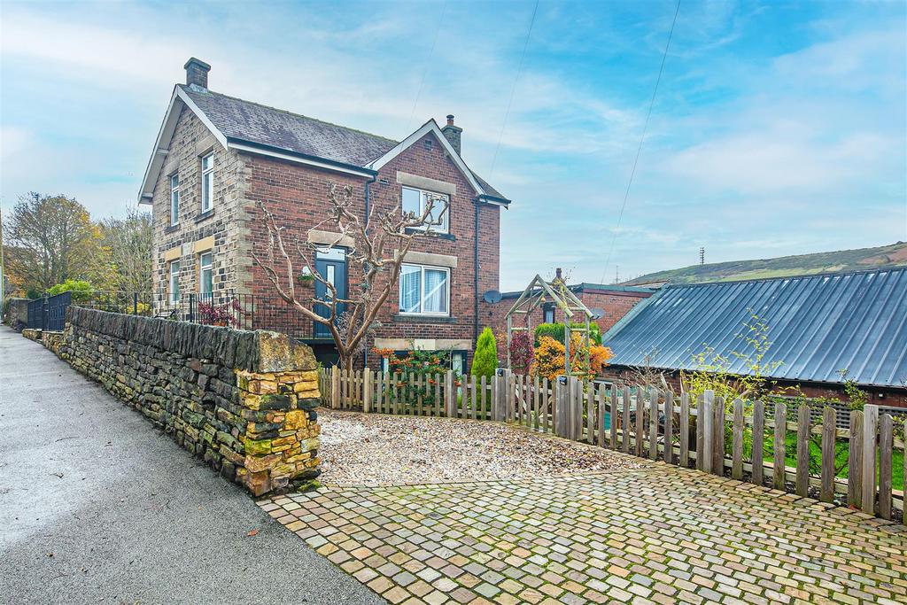 Haywood Lane, Deepcar, Sheffield 3 bed detached house for sale £300,000