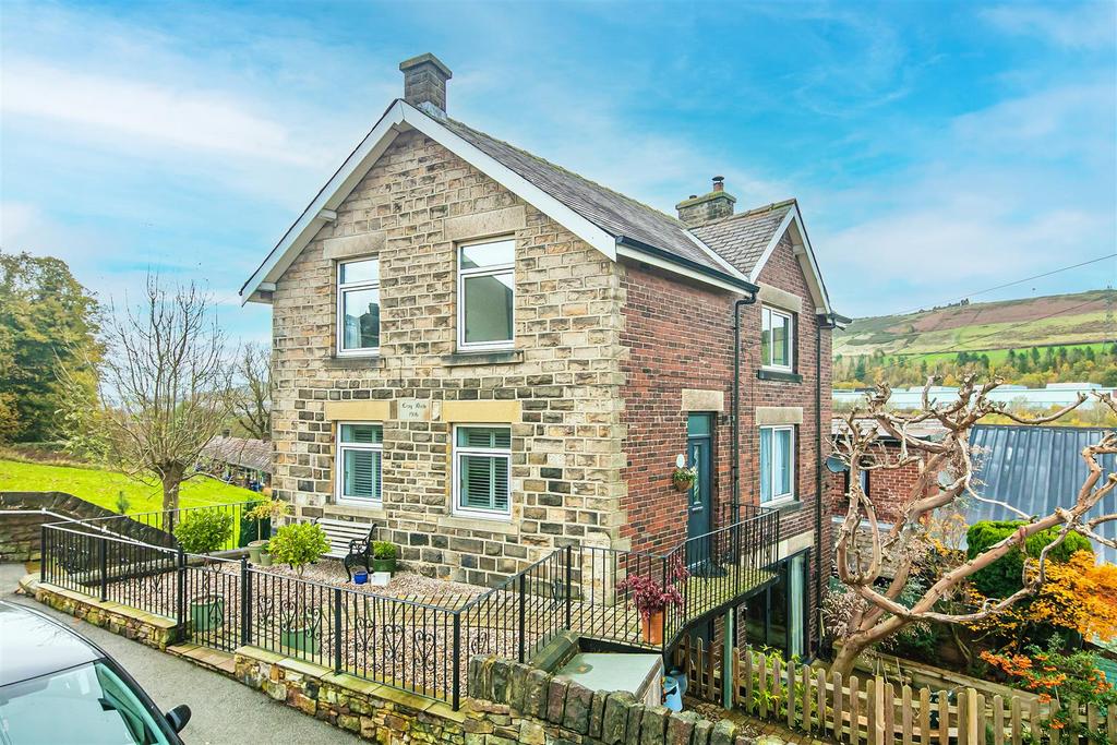 Haywood Lane, Deepcar, Sheffield 3 bed detached house for sale £300,000
