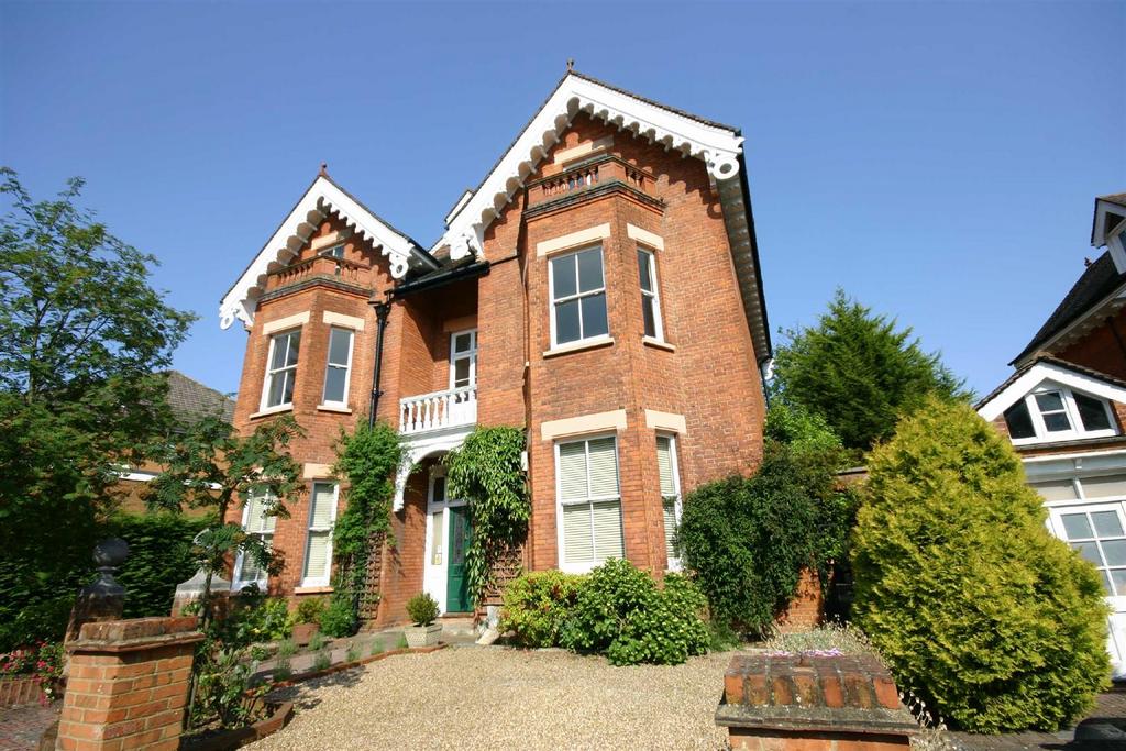 South Hill Avenue, Harrow On The Hill HA1 3 bed £2,500 pcm