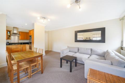 2 bedroom flat to rent, Cottage Close, Harrow HA2