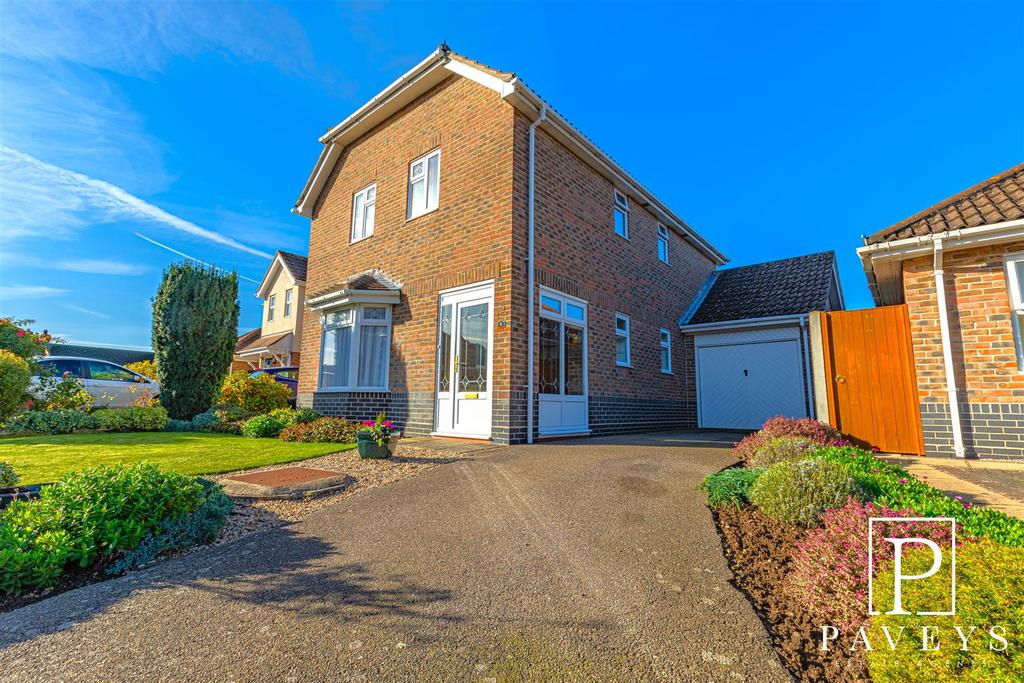 Plover Close, Kirby Cross, FrintonOnSea 4 bed detached house for sale