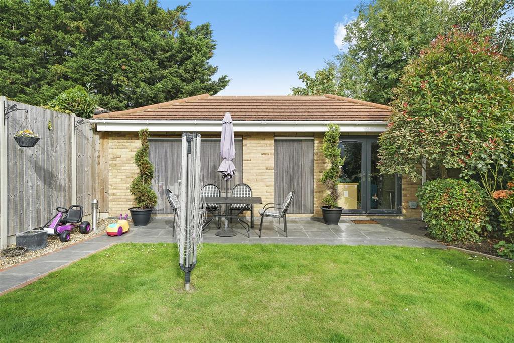 27 Priory Hill, Wembley, - a1 LOih3c5 Rtev3 LJ8 F3p (