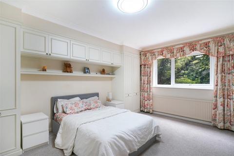 2 bedroom flat to rent, London Road, Stanmore HA7