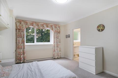 2 bedroom flat to rent, London Road, Stanmore HA7