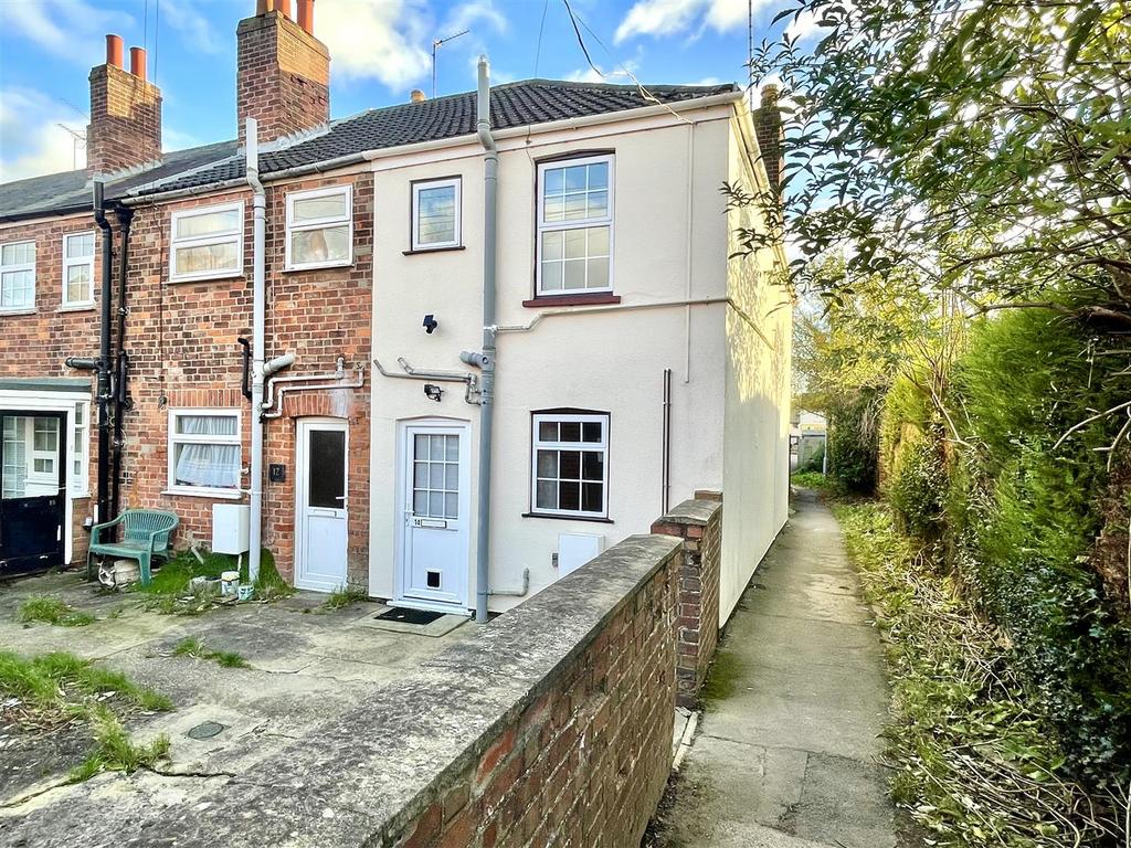The Tenters, Holbeach, Spalding 2 bed end of terrace house for sale £