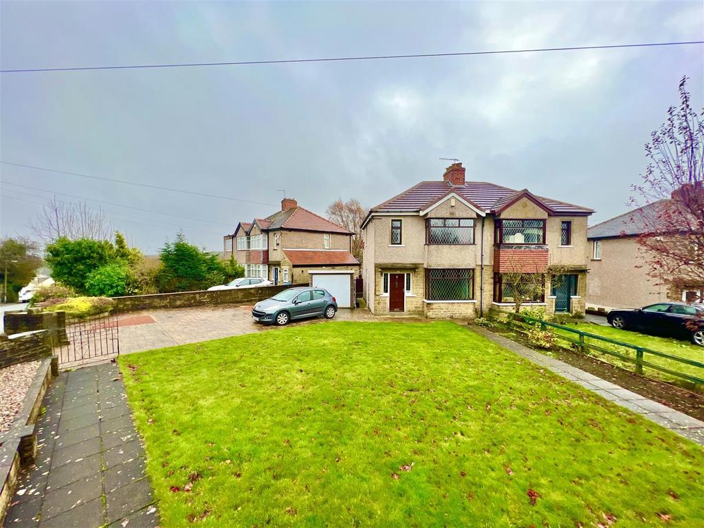 Leaventhorpe Lane, Bradford BD13 3 bed semidetached house £200,000