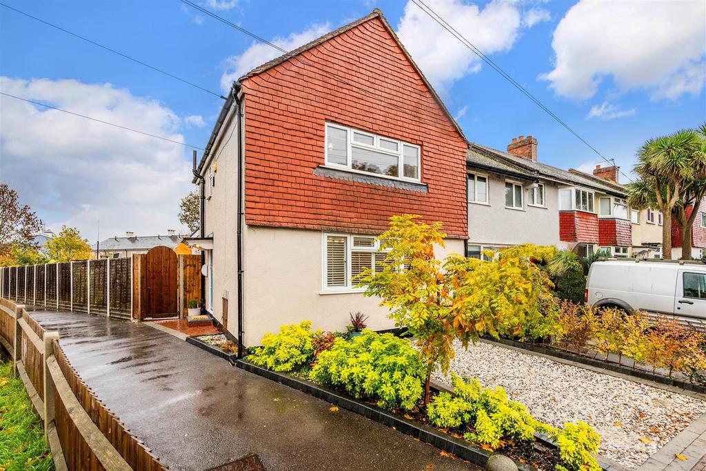 Browning Avenue, Worcester Park 3 bed house for sale £500,000