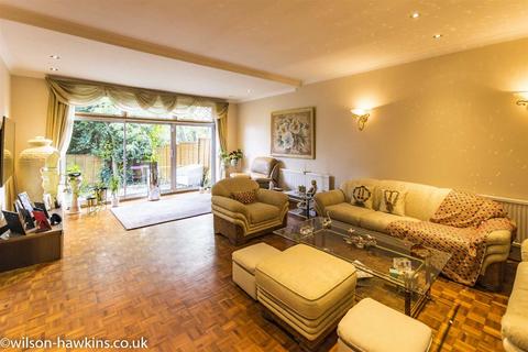 4 Leabank Close, Harrow, HA1 3QA