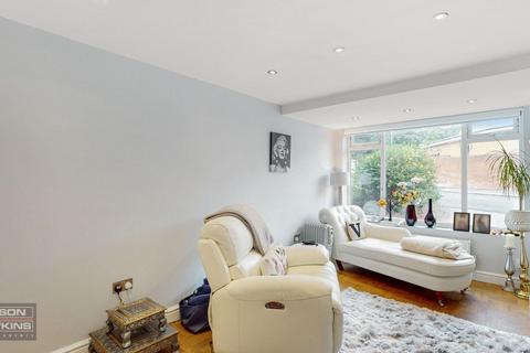 4 Leabank Close, Harrow, HA1 3QA
