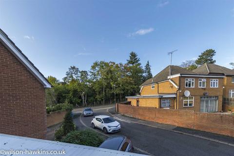 4 Leabank Close, Harrow, HA1 3QA