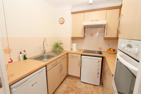 1 bedroom flat for sale, Cranley Gardens, Wallington SM6