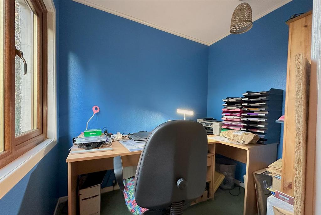 BOX ROOM/STUDY (5th BEDROOM)