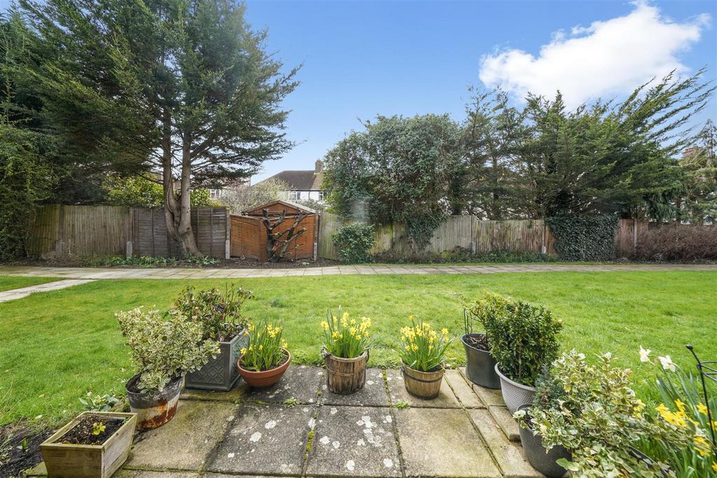 19 Betjeman Close - fhc1 QUs Hfda44j5n J0e2 (ID 14425