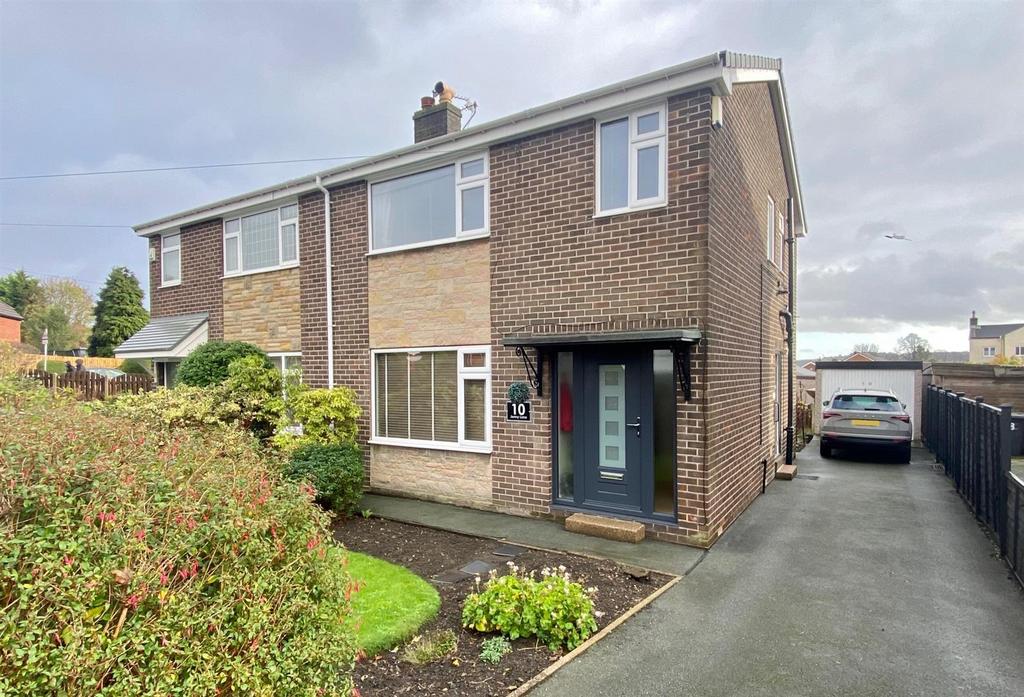 Jenny Lane, Mirfield 3 bed semidetached house £210,000
