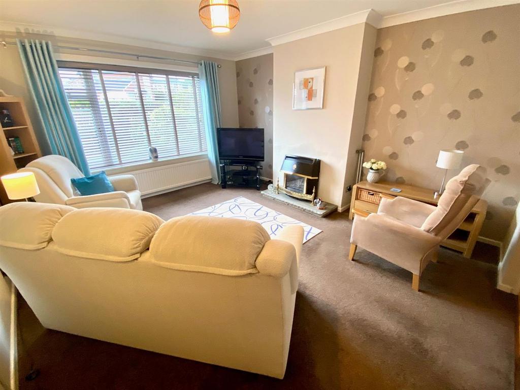 Jenny Lane, Mirfield 3 bed semidetached house £210,000