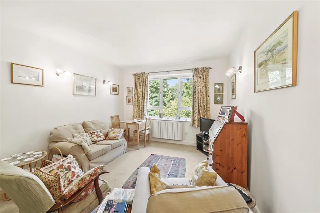 37 Moat Lodge, London Road - b9bn9p TP2 WBChj Oix MZq