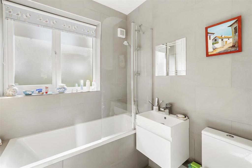 37 Moat Lodge, London Road - TN8e Cdmxfq N5 QZyy ZRf5