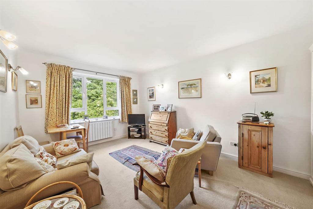 37 Moat Lodge, London Road - PJrf RHaq MOZz EZb FQFWY