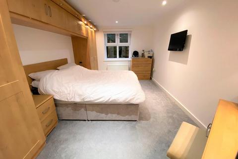 2 bedroom flat to rent - Nicholas Court, Barlow Moor Road, West Didsbury