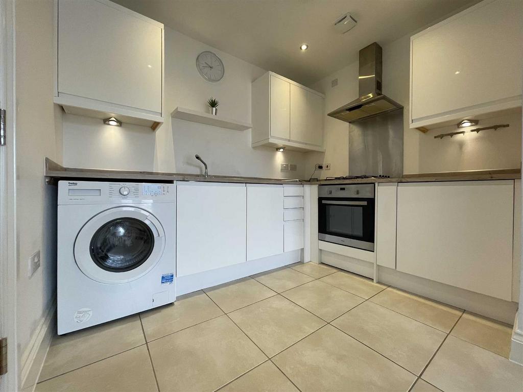 Gobowen, SY11 3GY 1 bed apartment £550 pcm (£127 pw)
