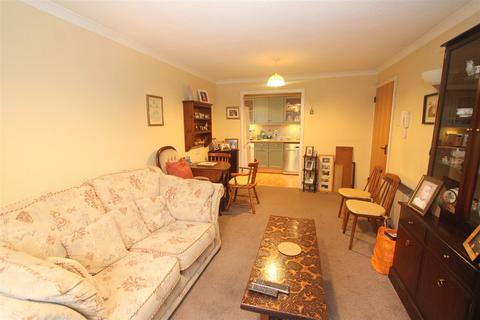 1 bedroom flat for sale, 15 Holmwood Gardens, Wallington SM6
