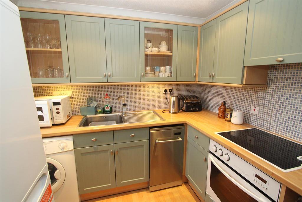 Kitchen2.JPG