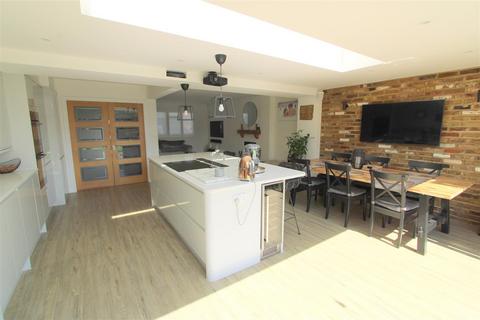 10 Northway, Wallington, SM6 8DP