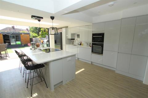 10 Northway, Wallington, SM6 8DP