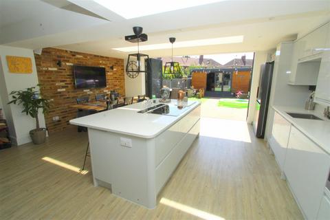 10 Northway, Wallington, SM6 8DP