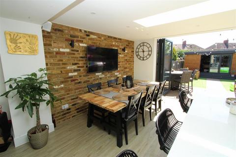 10 Northway, Wallington, SM6 8DP