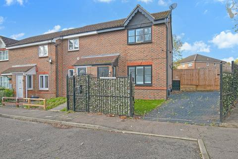 3 bedroom end of terrace house for sale, Bryony Close, Loughton
