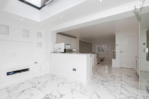 5 Bryony Close, Loughton, IG10 3PG