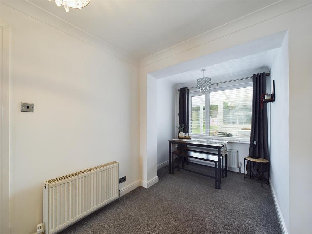 Dining room: